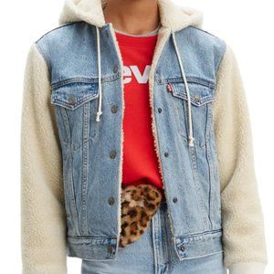 *NEW* Levi Sherpa denim jacket - L